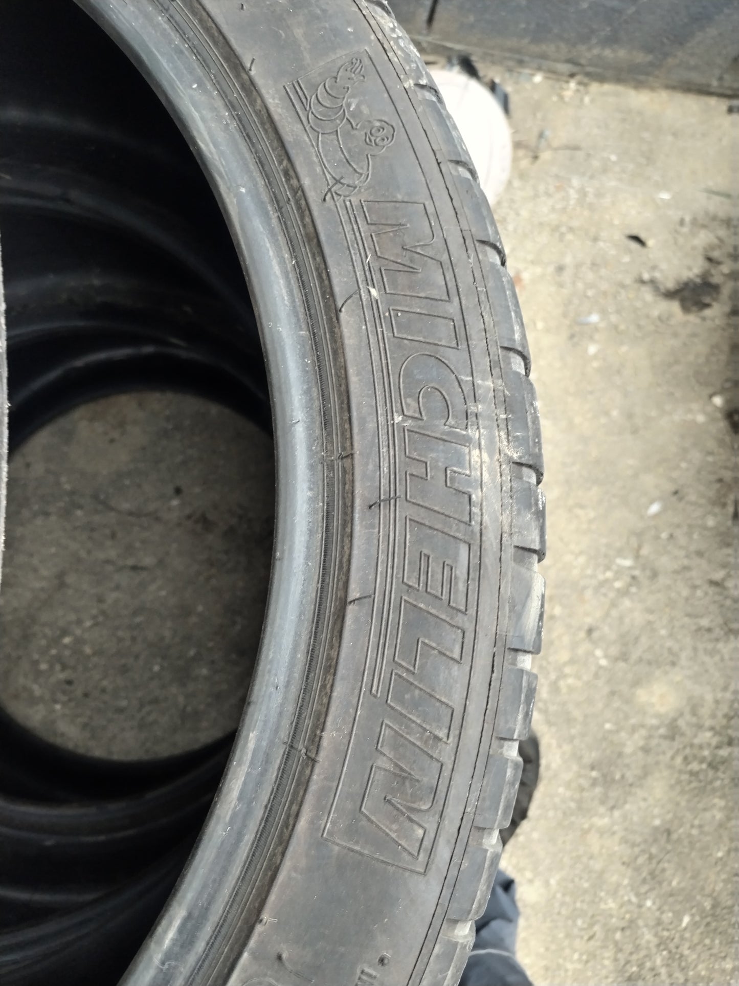 Michelin 295/35R21 tires