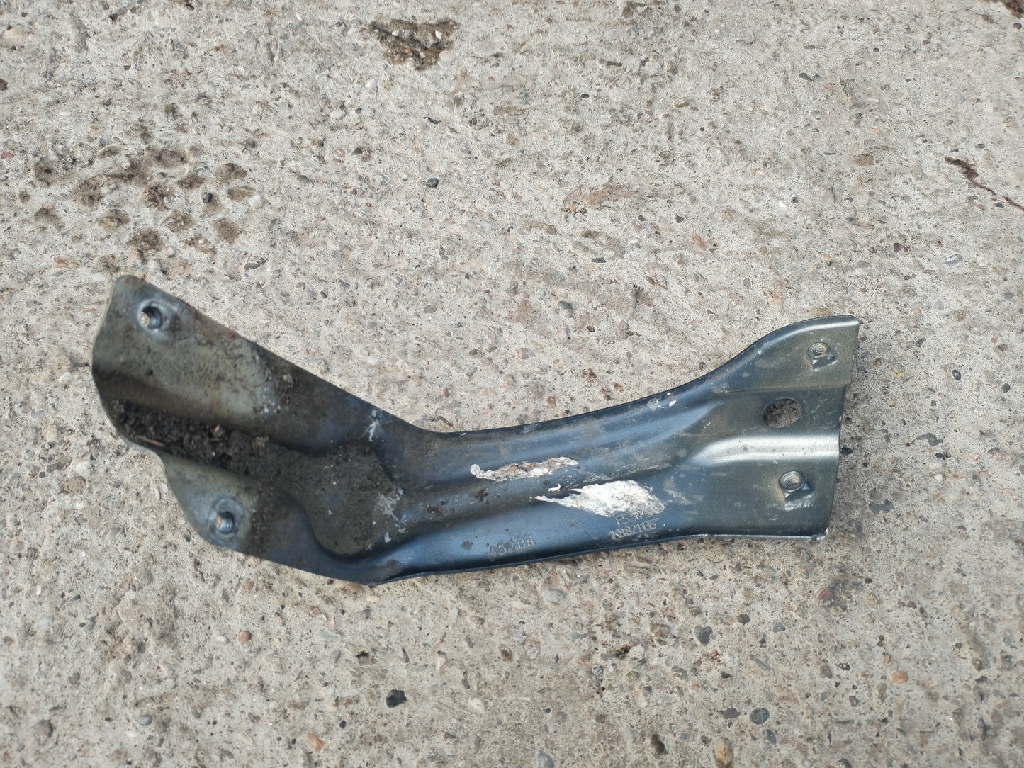 Fender bracket left -VW SCIROOCO