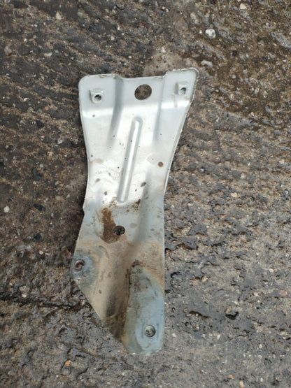 Fender bracket right - VW GOLF 6