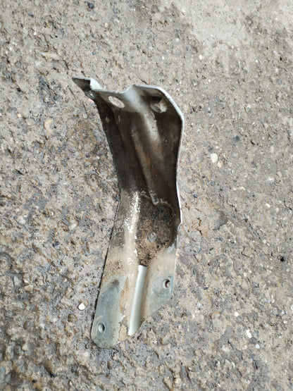 Fender bracket left - VW GOLF 6