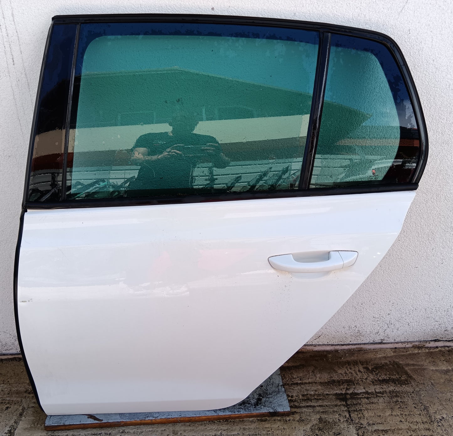 Rear left door -VW GOLF 6-