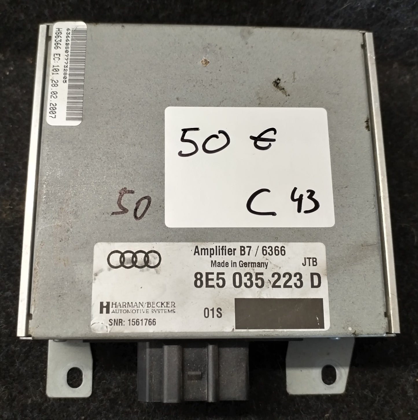 AUDI A4 radio amplifier